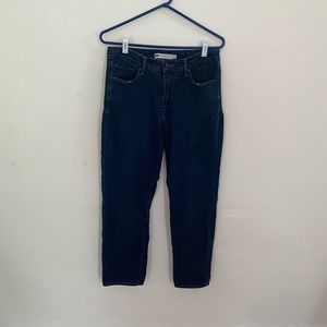 Levi’s women’s Mid Rise Skinny jeans. 12.